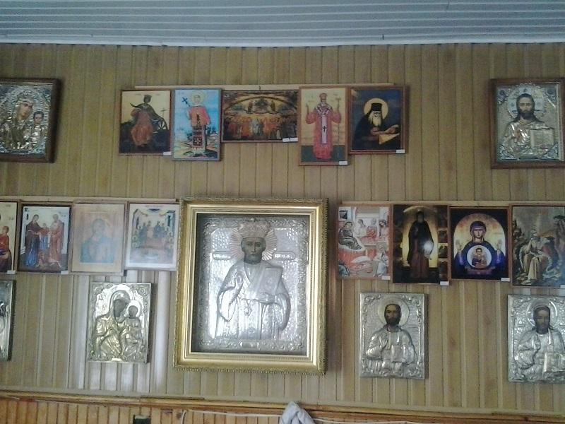 Icoane din cadrul bisericii